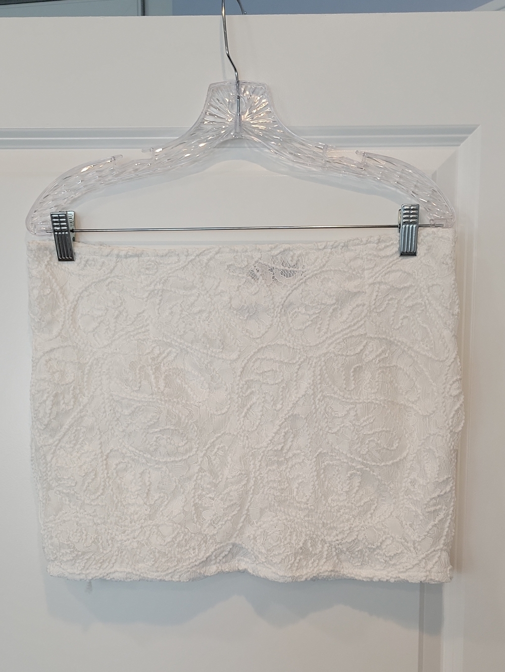 PrettyLittleThing Whote Textured Lined Floral Mini Skirt Size 4 NWT